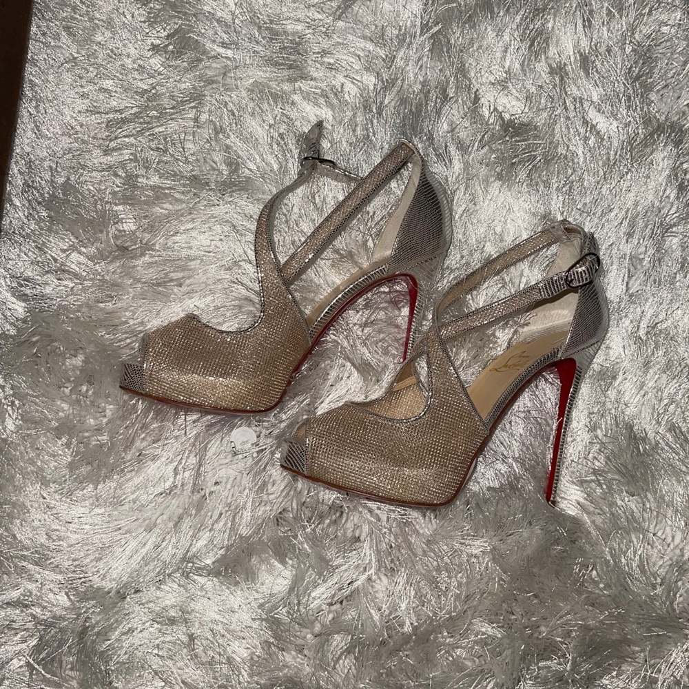 Gold red bottoms